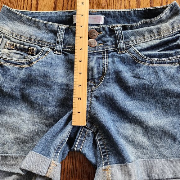 No Boundaries Cuffed Blue Jean Midi Bermuda Shorts Size 9 Low Rise - Picture 5 of 6
